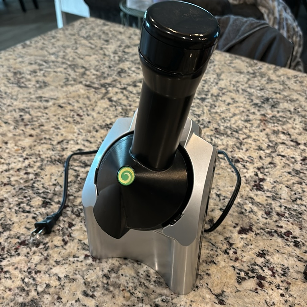 Yonanna Frozen fruit Nice Cream Maker